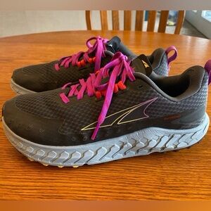 Women’s Altra Outroad Sneakers